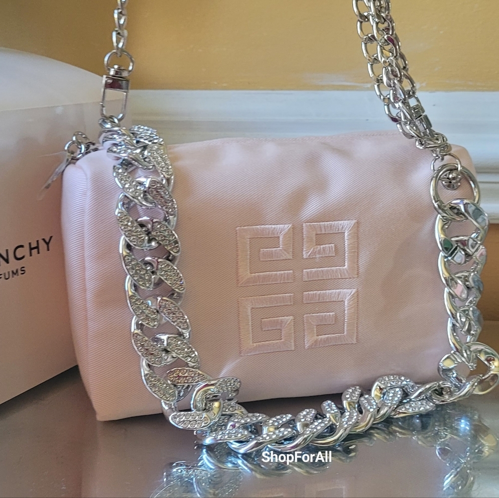 Givenchy - Picture 5 of 13